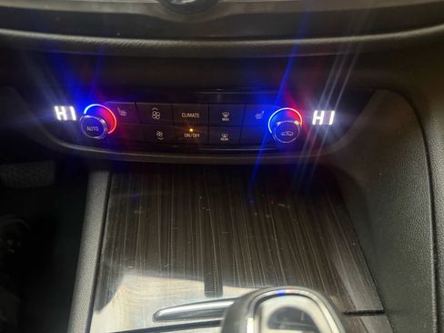 Used 2018 Buick Regal Essence image 19