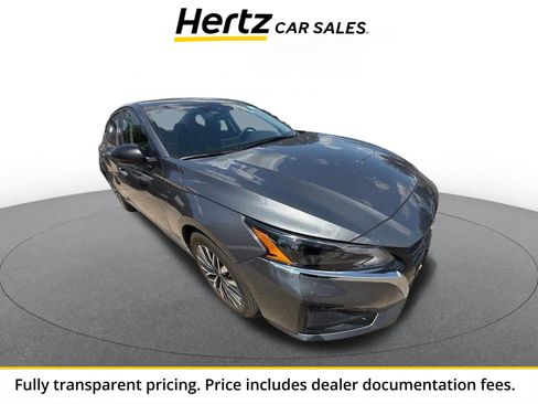 Used 2025 Nissan Altima 2.5 SV FWD image 1