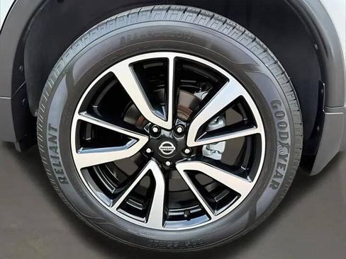 Used 2019 Nissan Rogue SL w/ Premium Package AWD/4WD image 34
