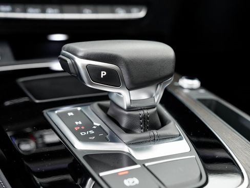 Certified 2025 Audi Q5 2.0T Premium Plus w/ Premium Plus Package image 18