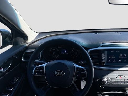 Used 2019 Kia Sorento L image 16