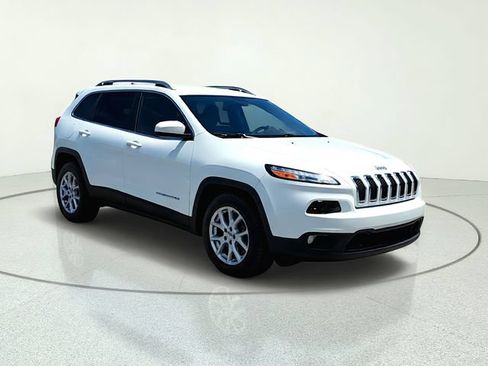 Used 2016 Jeep Cherokee Latitude w/ Cold Weather Group FWD image 8