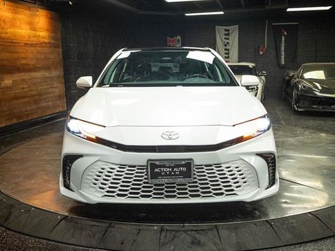 Used 2025 Toyota Camry XSE FWD image 4