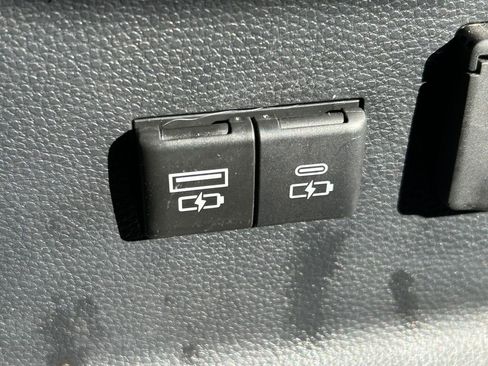 Used 2023 Toyota Tundra Limited image 23