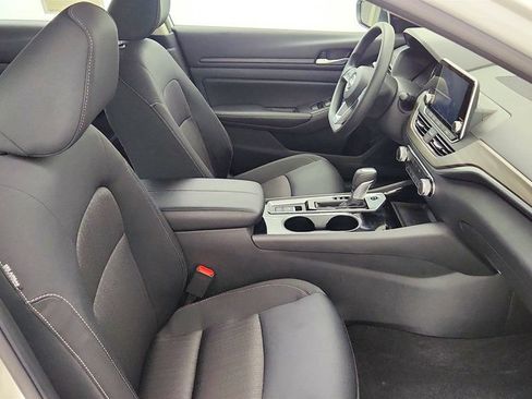 Used 2024 Nissan Altima 2.5 SV AWD/4WD image 22