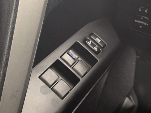 Used 2018 Toyota RAV4 XLE FWD image 17