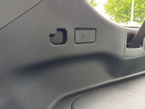 Used 2025 GMC Yukon XL Denali AWD/4WD image 46