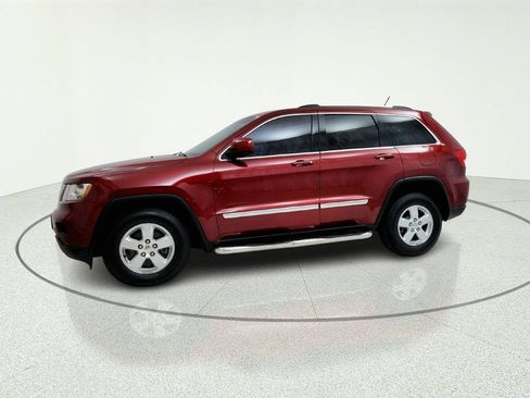 Used 2013 Jeep Grand Cherokee Laredo w/ Laredo E Group AWD/4WD image 3