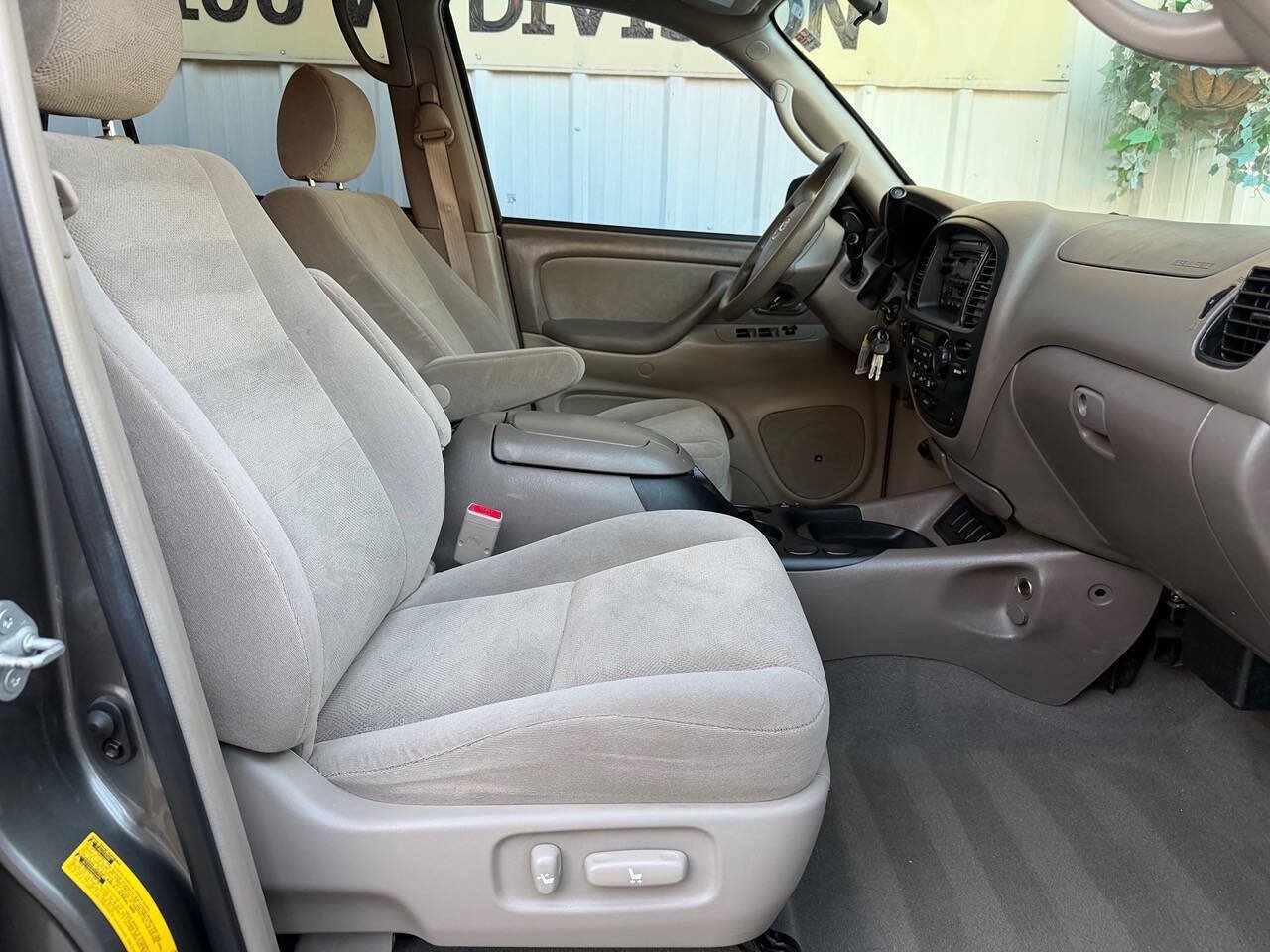 Used 2005 Toyota Sequoia SR5 w/ Towing Pkg RWD image 12