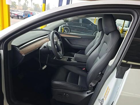 Used 2024 Tesla Model Y Long Range AWD/4WD image 3