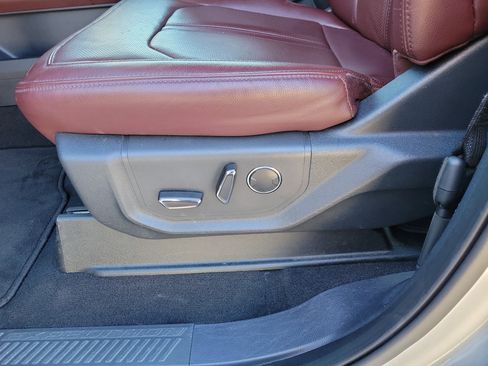 Used 2024 Ford Expedition Limited image 7