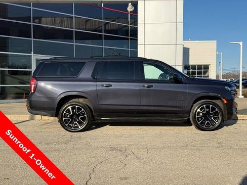 Used 2023 Chevrolet Suburban RST image 2