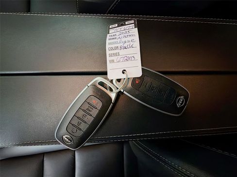 Used 2025 Nissan Rogue SL AWD/4WD image 38