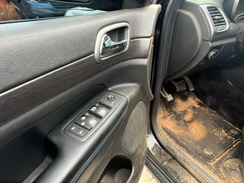 Used 2018 Jeep Grand Cherokee Laredo image 15