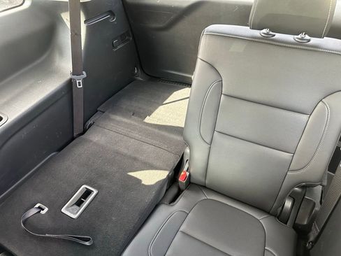 Used 2023 GMC Acadia SLT image 17