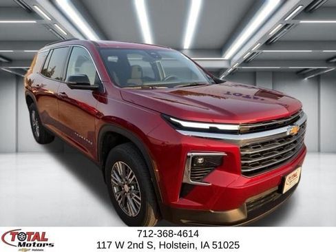 Used 2024 Chevrolet Traverse LT w/ LPO, Floor Liner Package FWD image 2