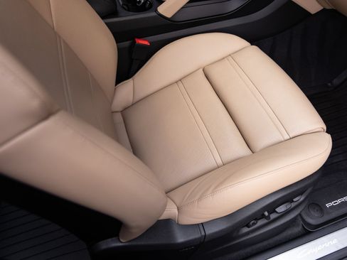Certified 2025 Porsche Cayenne Coupe AWD/4WD image 35