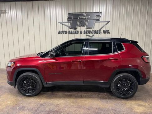 Used 2022 Jeep Compass Altitude w/ Sun and Sound Group image 3