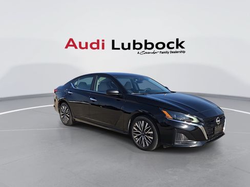 Used 2025 Nissan Altima 2.5 SV FWD image 2
