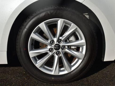 Certified 2025 Toyota Corolla XLE image 28