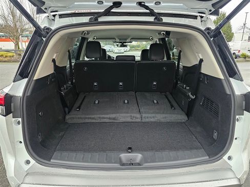 New 2025 Nissan Pathfinder SL image 11