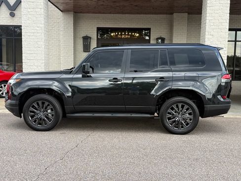 Used 2025 Lexus GX 550 w/ Cold Area Package AWD/4WD image 13