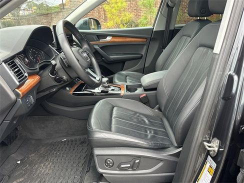 Used 2023 Audi Q5 2.0T Premium w/ Convenience Package image 9