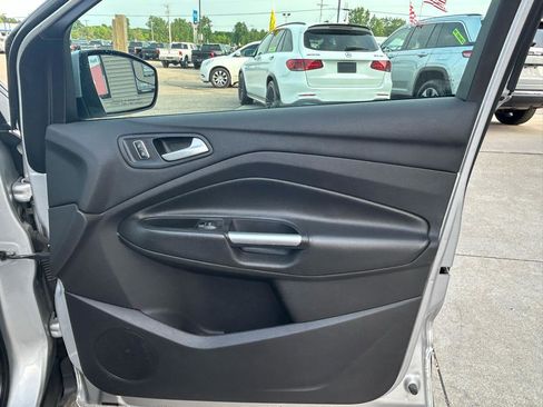 Used 2015 Ford Escape SE w/ Equipment Group 201A AWD/4WD image 16