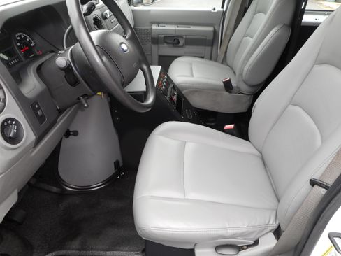 Used 2009 Ford E-350 and Econoline 350 Super Duty RWD image 14