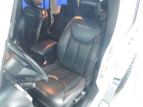 Used 2018 Jeep Wrangler Unlimited Sahara w/ Connectivity Group image 7