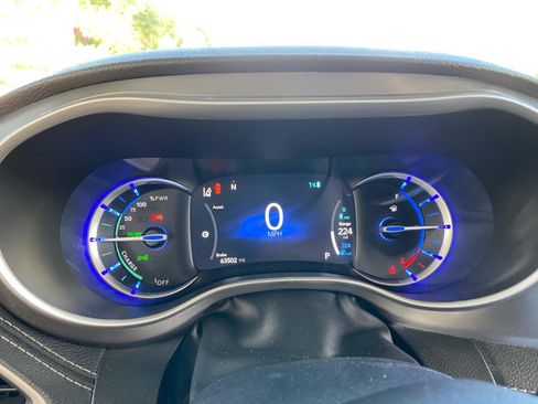Used 2024 Chrysler Pacifica Limited FWD image 60