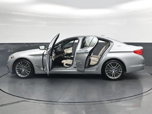 Used 2018 BMW 530e RWD image 38