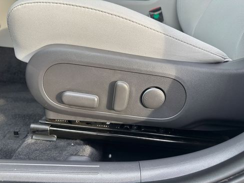 Used 2025 Hyundai Kona SEL image 23