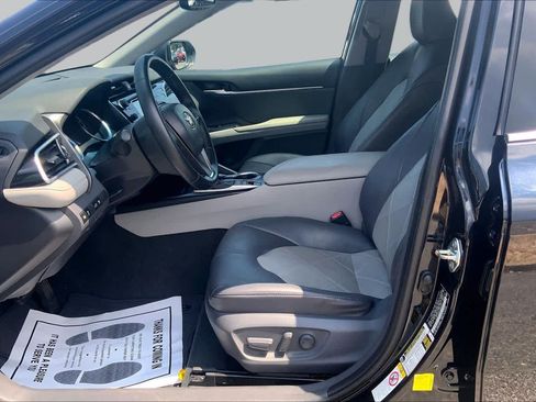 Used 2018 Toyota Camry XLE FWD image 8