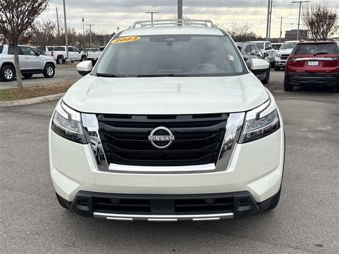 Used 2023 Nissan Pathfinder SL image 2