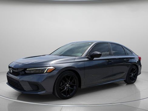 Used 2023 Honda Civic Sport image 2