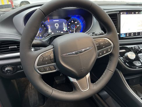 New 2026 Chrysler Pacifica Limited w/ Trailer Tow Group image 20