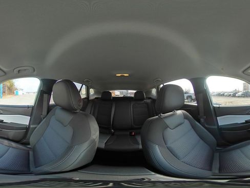 Used 2025 Chevrolet Trax LT w/ LT Convenience Package image 40