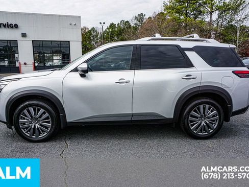 Used 2025 Nissan Pathfinder SL w/ SL Premium Package image 7
