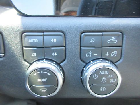 New 2026 GMC Sierra 2500 SLT w/ SLT Premium Package AWD/4WD image 17