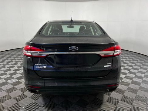 Used 2017 Ford Fusion SE w/ Fusion SE Technology Package image 6