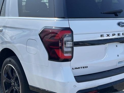 Used 2023 Ford Expedition Limited AWD/4WD image 11