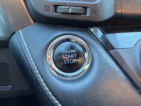 Used 2018 Toyota RAV4 Limited image 13