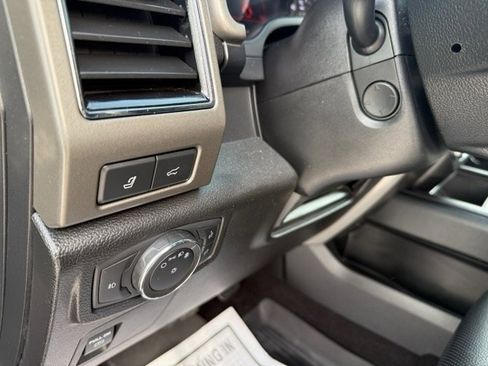 Used 2021 Ford Expedition XLT image 16