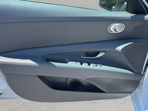 Certified 2025 Hyundai Elantra SE FWD image 15