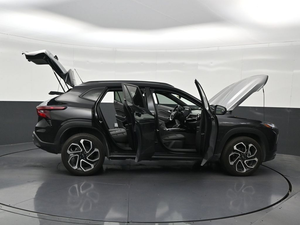 Used 2025 Chevrolet Trax RS w/ Sunroof Package FWD image 33