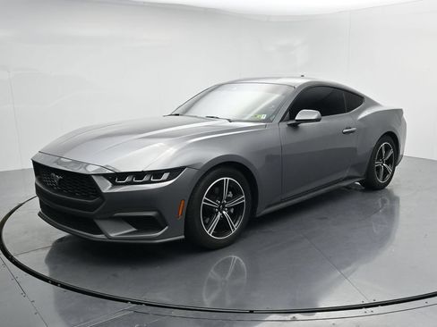 Used 2024 Ford Mustang Coupe RWD image 4