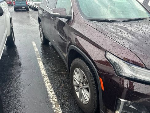 Used 2022 Chevrolet Traverse LT FWD image 3
