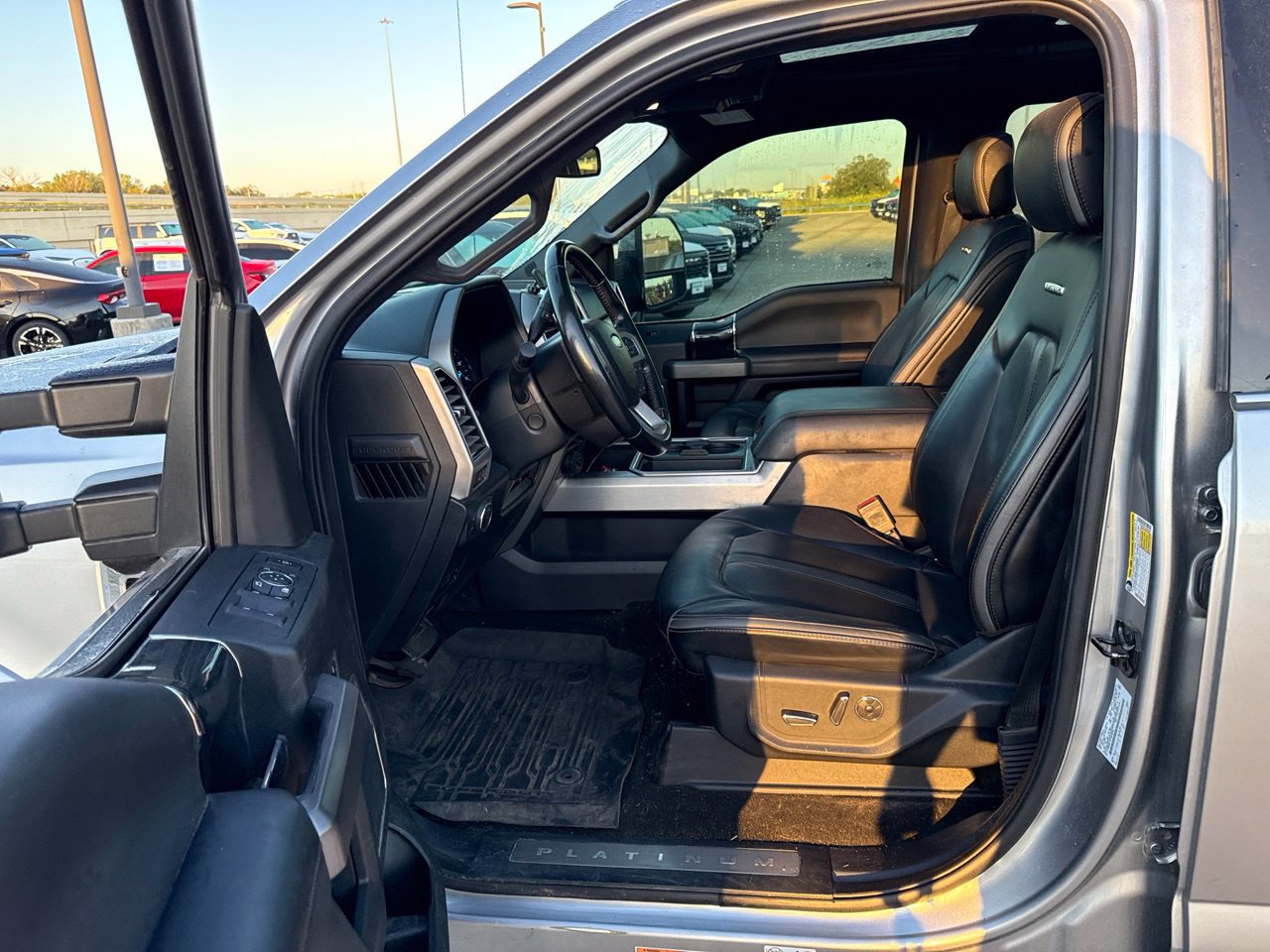 Used 2020 Ford F450 Platinum w/ FX4 Off-Road Package AWD/4WD image 19