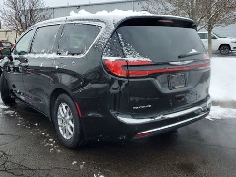 Certified 2024 Chrysler Pacifica Touring-L image 30
